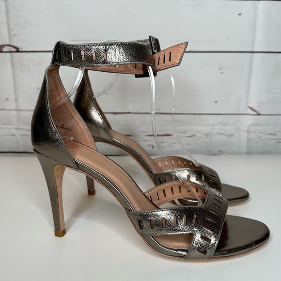 Joie | Airlie Metallic Cutout Ankle Strap Sandal - Picture 5 of 10